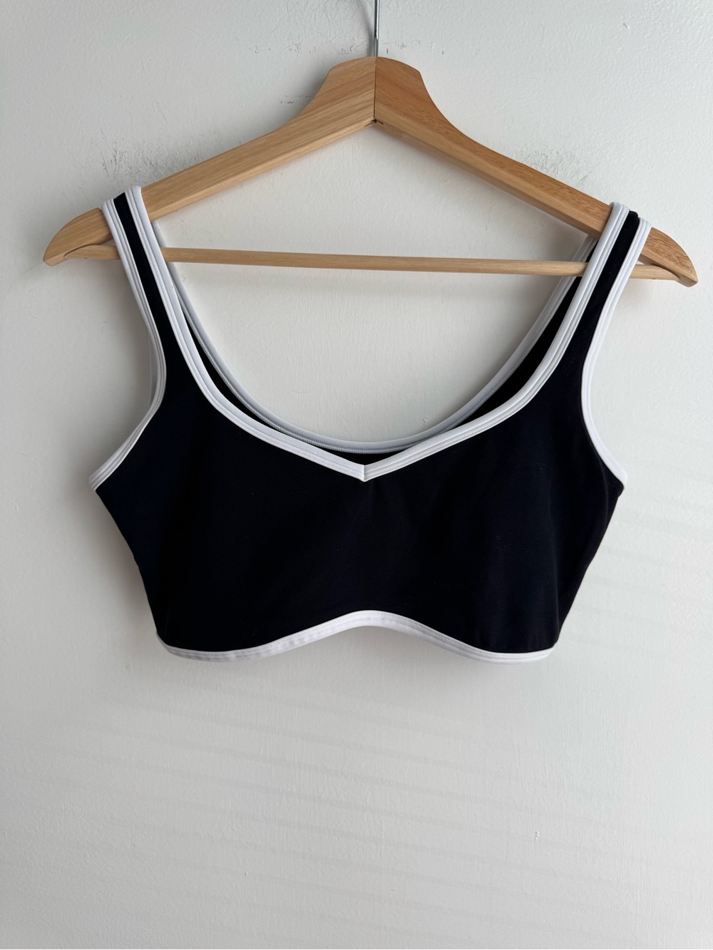 Abercrombie YPB studioFlex Black Sports Bra, sz. M.